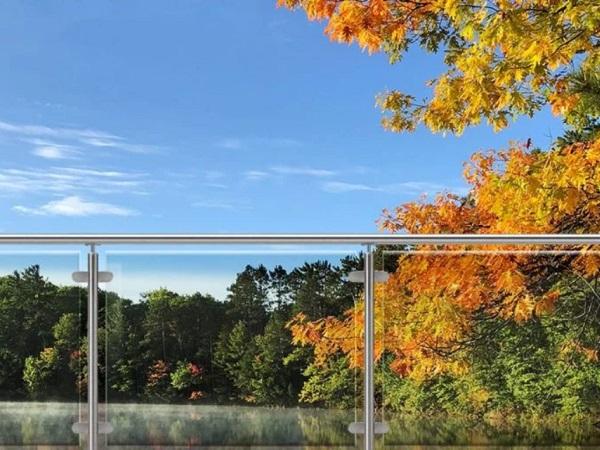Beauty of Nature Shines Through Architectural Glass Railing Beauty of Nature Shines Through Architectural Glass Railing