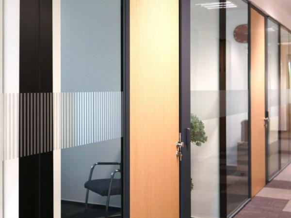 Using digital printing ceramic paint can be applied on glass to allow obtaining text or drawings, including 3D-effect images. Using digital printing ceramic paint can be applied on glass to allow obtaining text or drawings, including 3D-effect images.
