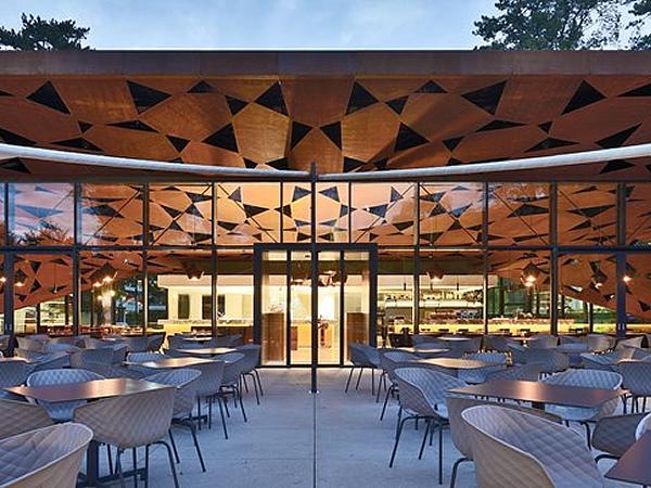 Graphic architecture in the Brix 0.1 restaurant built with WICONA aluminium systems Graphic architecture in the Brix 0.1 restaurant built with WICONA aluminium systems
