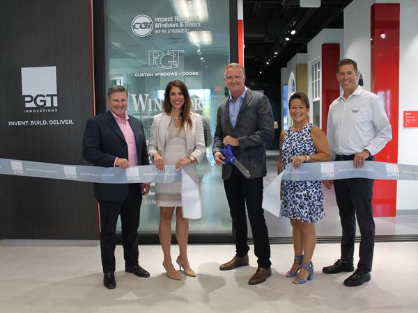 From left to right: Brent Boydston, Sherri Baker, Jeff Jackson, Debbie LaPinska and Bob Keller (Photo: Business Wire)