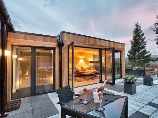 Sidey delivers aluminium glazing to delightful gardener’s cottage
