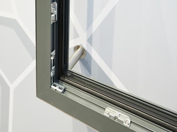 The new, symmetrical Roto security strikers for RC-2 compatible Turn-Only and Tilt&Turn windows comprising aluminium profiles with Euro-groove are only clamped with a piercing screw at first.