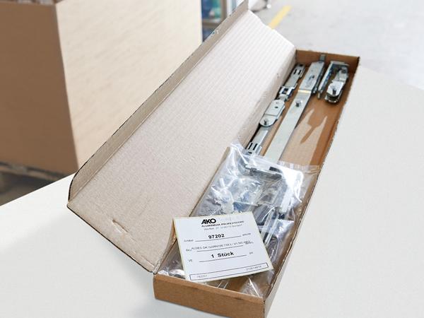 This one-pack basic carton contains a complete Roto “AL Designo” Tilt&Turn hardware set.
