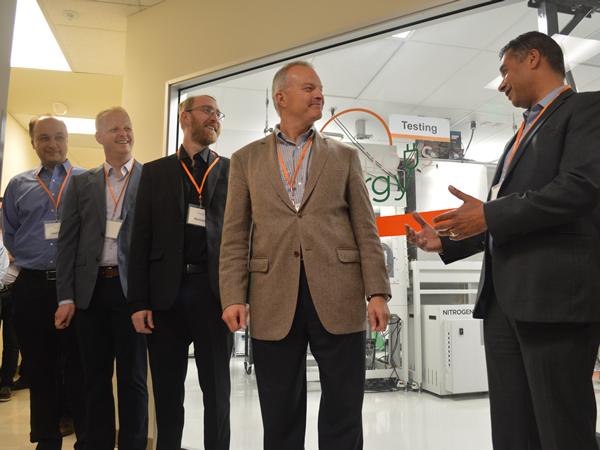 Imaged from left to right: Ubiquitous Energy co-founders Vladmir Bulovic, Miles Barr, Richard Lunt, Ubiquitous Energy CEO Keith Wilson, Redwood City Mayor Ian Bain (Photo: Business Wire)