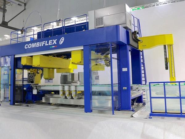 The Combiflex modular line from Forvet, the specialist machine builder, combines eleven glass processing steps into a footprint of just 33 square meters and is automated with Siemens technology.