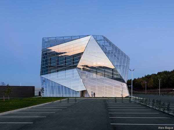 Double skin facades: selecting the right combination of glass to optimise their benefits