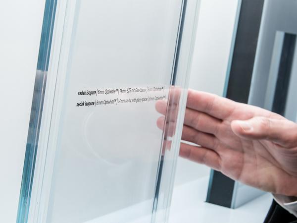 A spacer made from glass: With “sedak isopure” insulating glazing can be created that is transparent right to the joints. Photo: sedak GmbH & Co. KG | René Müller