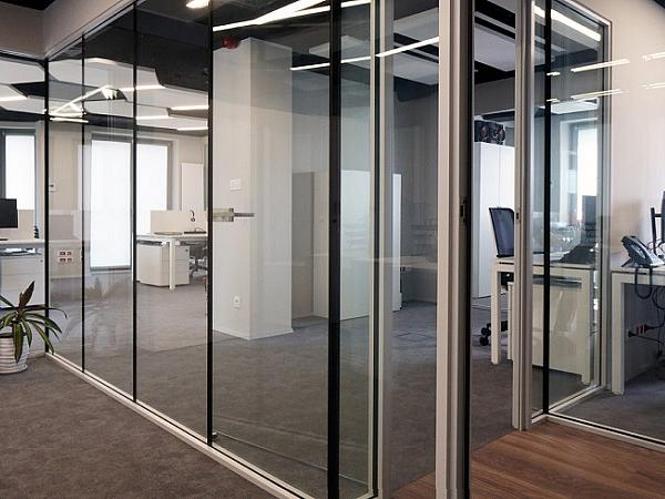 POLFLAM BR glass in fire-rated frameless glazed partitions 