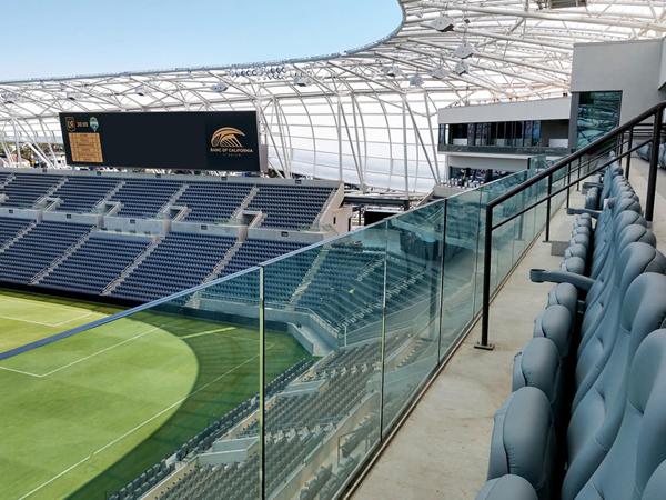 Split panels of Mist Fog Glass set within the Track Rail system allow for transparency from both sides to optimize views from The Directors Box. Split panels of Mist Fog Glass set within the Track Rail system allow for transparency from both sides to optimize views from The Directors Box.