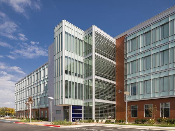 FenestraPro is used by global design firms, such as AECOM, which specified Solarban® 70 (formerly Solarban® 70XL) glass by Vitro Glass at the NASA Goddard Space Flight Center in Arlington, VA. Photography by Ron Solomon.