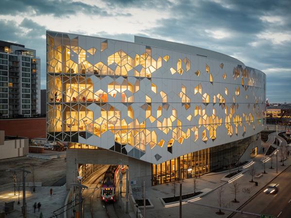 Vitro Glass-clad Calgary Central Library continues to earn accolades