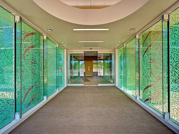 For vibrant color - or no color at all - Starphire® glass has no equal