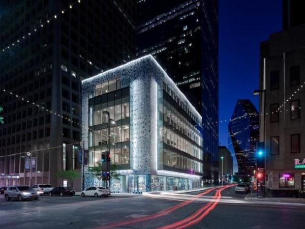 Solarban® 90 Starphire® glass from Vitro Architectural glass enhances the handmade glazed ceramic tile façade at1217 Main Street in downtown Dallas.