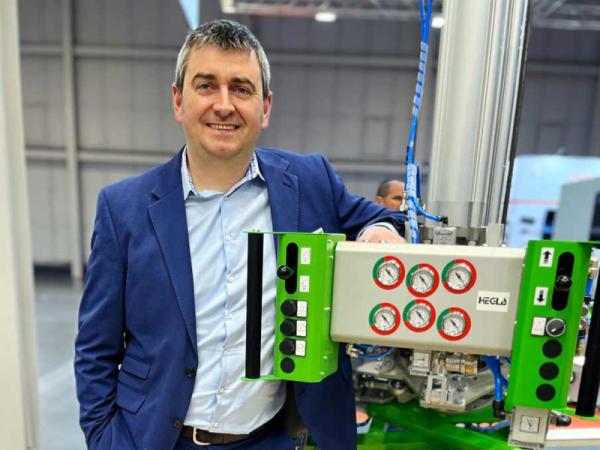 Holger Brechtelsbauer has been a product manager and consultant for vacuum lifting equipment for more than 15 years and recommends early and integrated process planning.