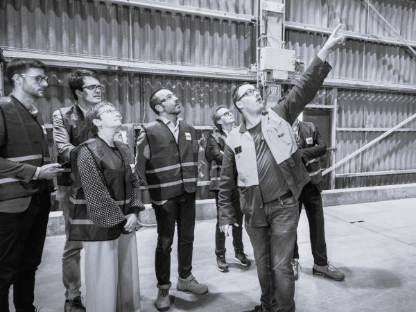 MEP Tobback visits a float glass plant in Mol