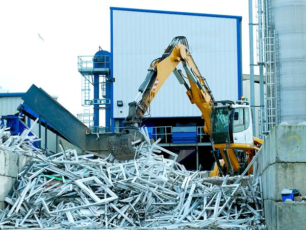 Saint-Gobain Glass and VEKA Recycling Partner for UK Post-Consumer Glass Recovery Saint-Gobain Glass and VEKA Recycling Partner for UK Post-Consumer Glass Recovery