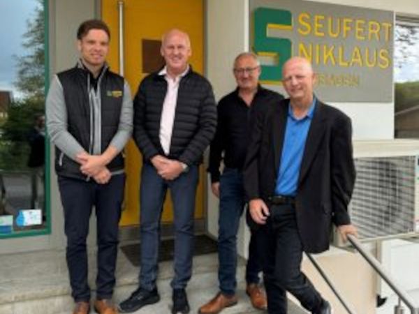 Christoph Werner, Managing Director, Seufert-Niklaus GmbH, Oliver Stepe, President and CEO, YKK AP America, Inc., Michael Herbert, Head of Sales, Seufert-Niklaus GmbH, Allen Mathis, Senior Vice President and Chief Operations Officer, YKK AP America Inc.