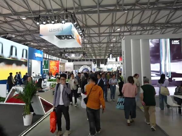 The 35th China Glass Exhibition Underway in Shanghai