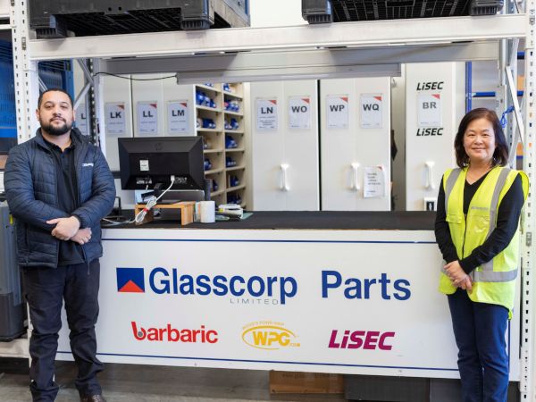 © LiSEC; Kieren and Lolita from the Glascorp spare parts team