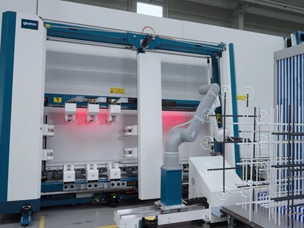 Glaston MUNTIN'MASTER with Cobot