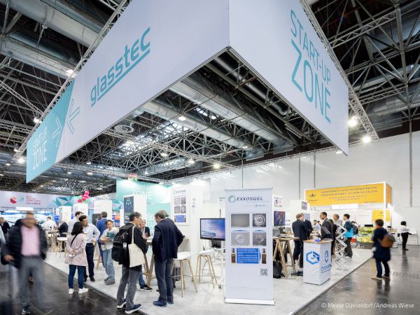 EXXOSQEL sees enormous opportunities for decarbonising the glass industry in lightweight glass. Photo: © Messe Düsseldorf / Andreas Wiese