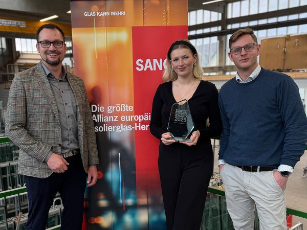 Proud winners: Carolin Biletic, Authorised Signatory at isophon glas, and Samuel Hübner (right), Key Account Manager. The award was presented by Denis Löhle from SANCO Consulting. Photo: SANCO
