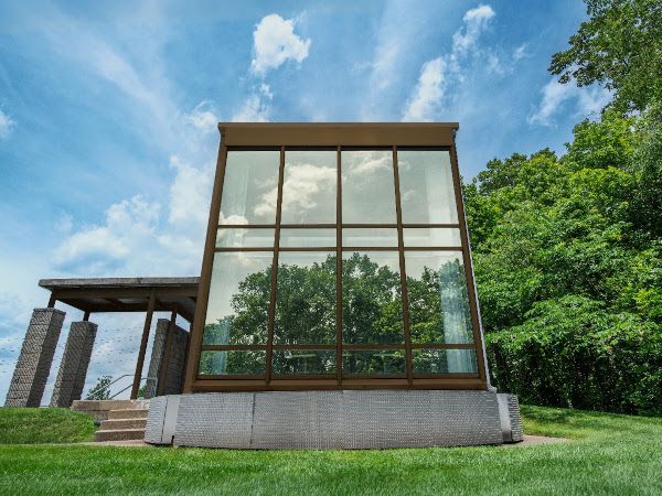 Solarban Champane™ Low-e Glass. (Photography: Noah Hilton)