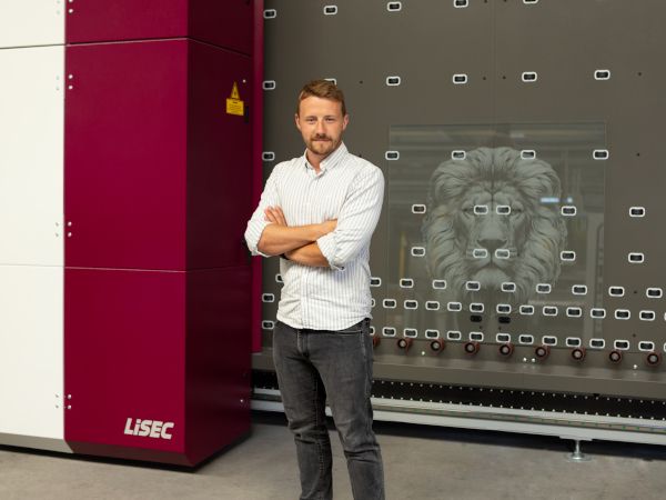 @ LiSEC; Elias Leichtfried, Head of Product Management for Glass Processing, in front of the LSP-A