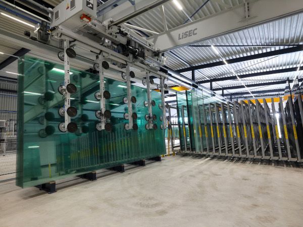 © Buys Glas; LiSEC glass storage and overhead loader
