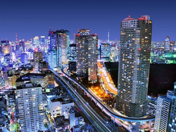 What can we learn from Japan’s approach to industrial transformation within glass?