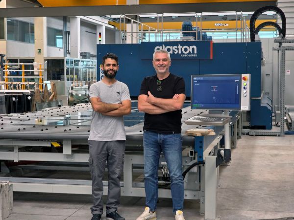 From left: Ennaji Moustaid, Operator, and Gianluca Gastaldon, Sales Manager, at Zanatta Vetro. 